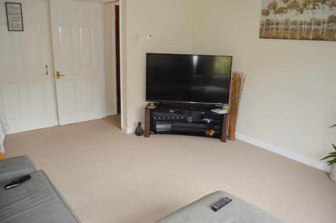 lounge/dining room