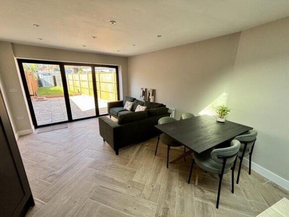 lower-court-road-kt19-8sw-1061906