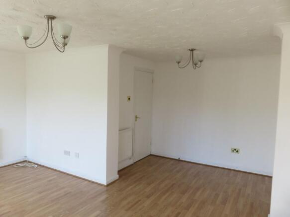 SITTING ROOM/DINER