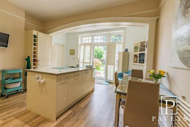 KITCHEN BREAKFAST ROOM