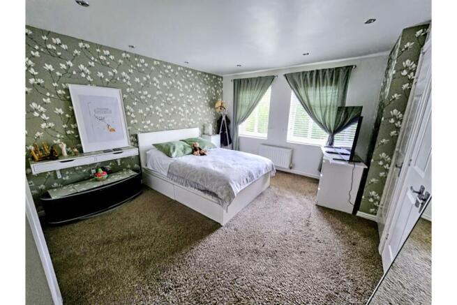4 bed Detached for sale Image 12