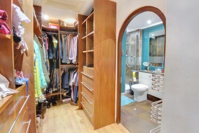 Wardrobe & En Suite