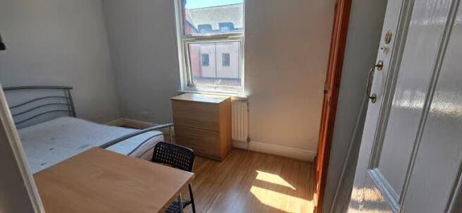 5 bed Terraced to rent Image 6