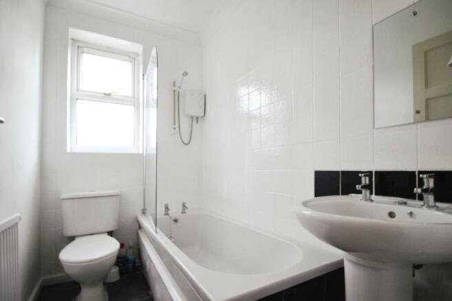 2 bed Terraced to rent Image 7