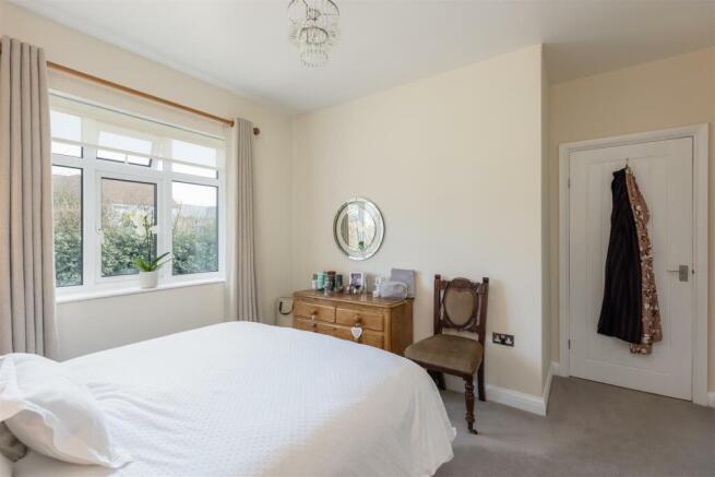 Wold View Bedroom 1-3.jpg