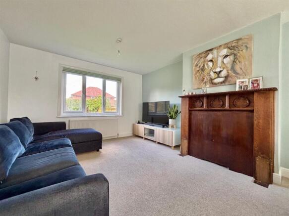 SITTING / DINING ROOM