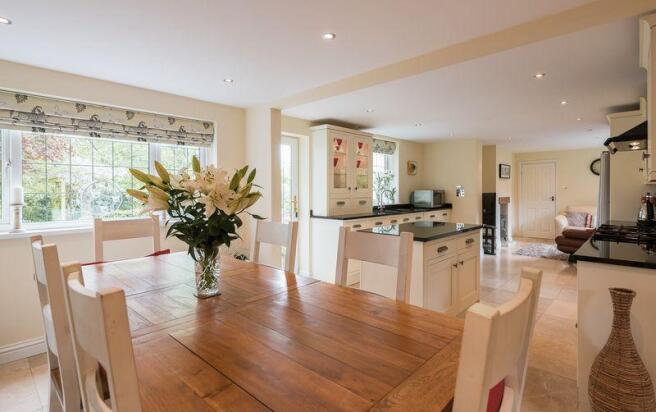Kitchen / Dini...