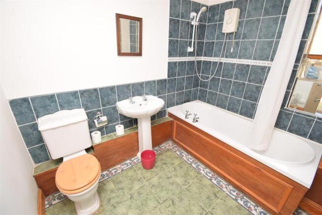 BATHROOM.JPG