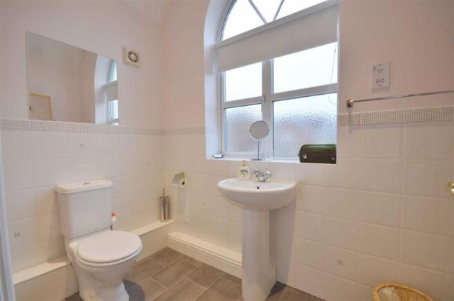EN SUITE SHOWER ROOM