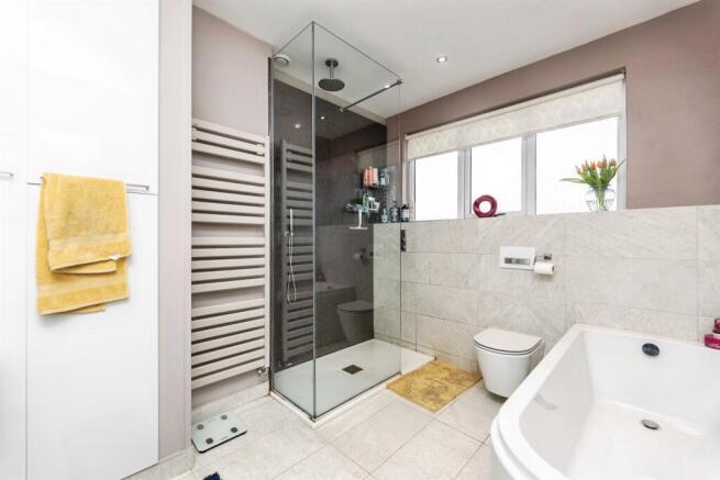 4 bed Detached for sale Image 6