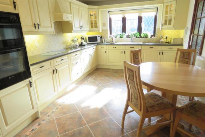 Kitchen 1.JPG
