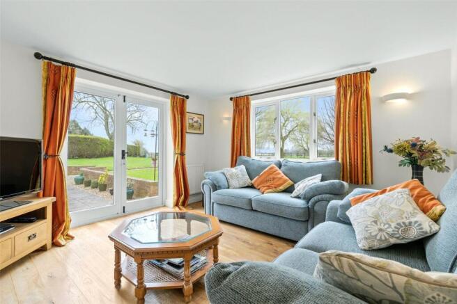 2 Reception Rooms
