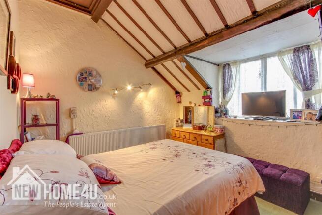 MASTER BEDROOM: