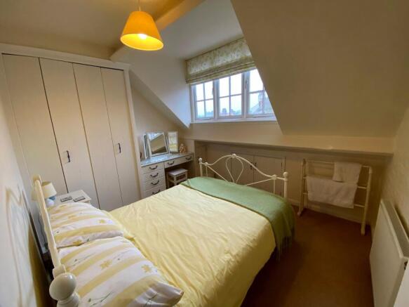 4 bed Terraced for sale Image 11