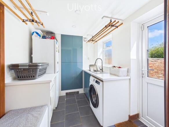 3 bed Semi-Detached for sale Image 8