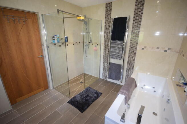 EN SUITE 