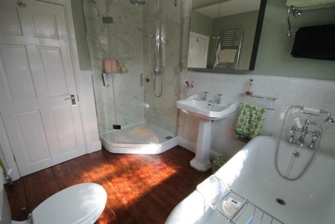 Bathroom 2.JPG