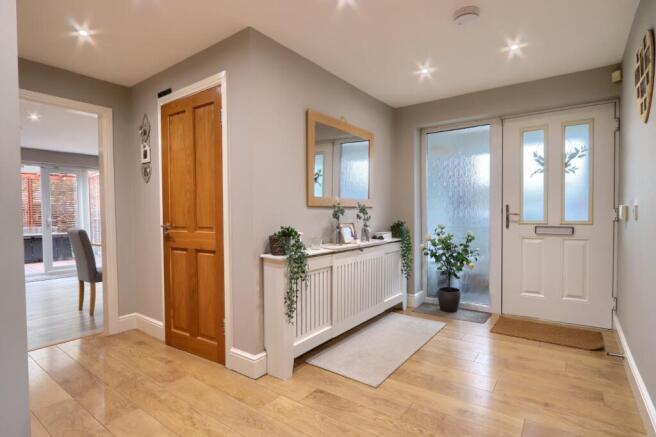 4 bed Detached for sale Image 11