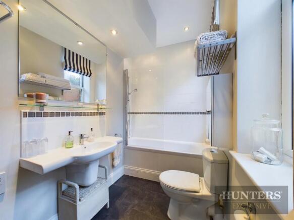 2 bed Apartment for sale Image 6