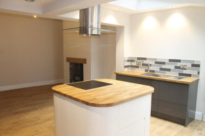 3 bed Terraced to rent Image 4