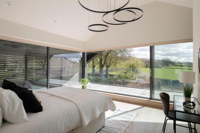 4 bed House for sale Image 10