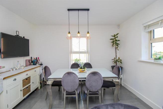 4 bed Detached for sale Image 7