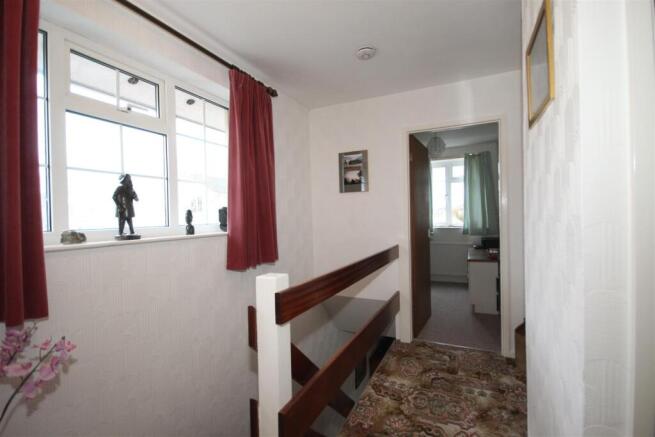 4 bed Detached for sale Image 7