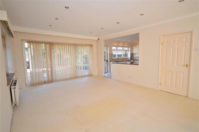 Spacious Lounge/Dining Room