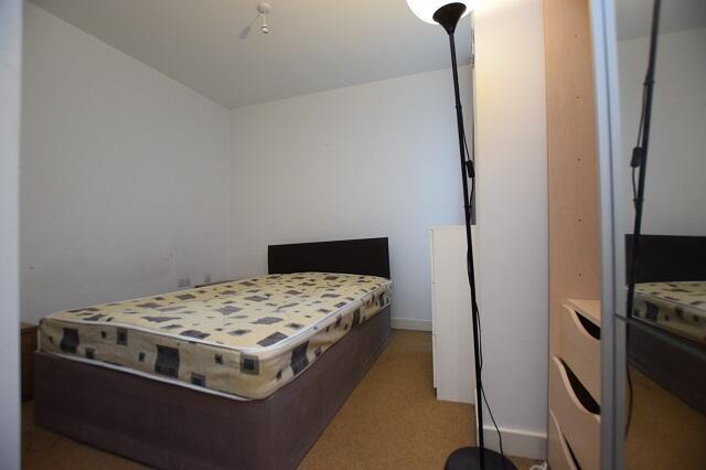 1 bed Apartment to rent Image 4