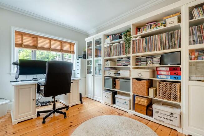8608382-interior17.jpg