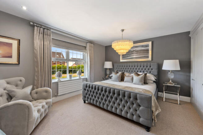 5 bed Detached for sale Image 12