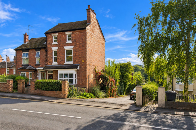 3-bed semi-detached on London Road, Worcester, WR5, £385,000