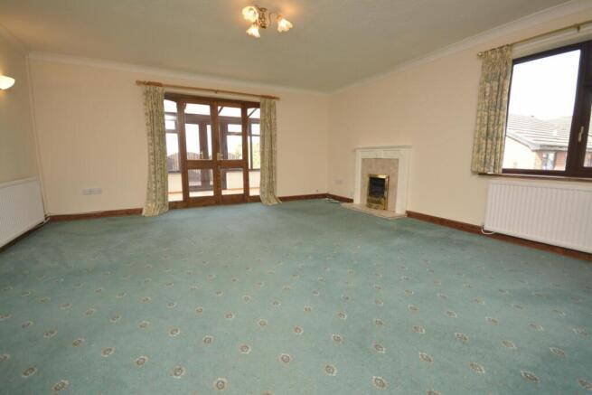 Lounge/Dining Room