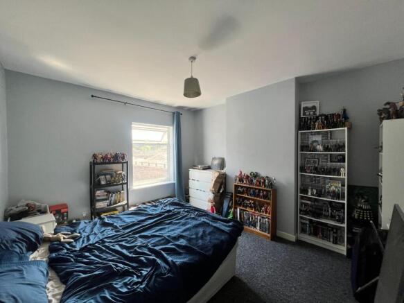 2 bed Terraced to rent Image 6