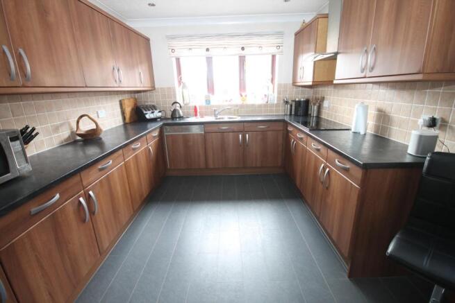 BREAKFAST/KITCHEN