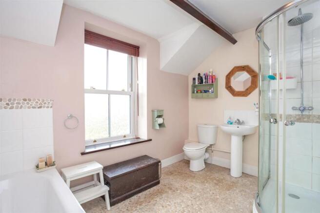 En-Suite Bathroom 2.jpg