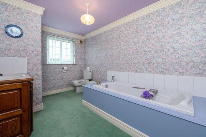 En-Suite Bathroom