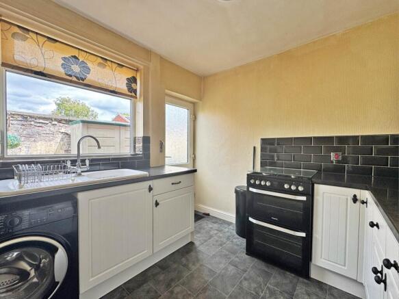 2 bed Semi-Detached Bungalow for sale Image 6