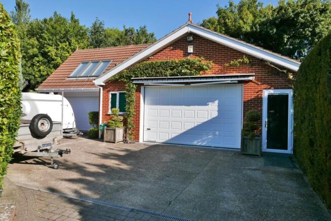 GARAGE COMPLEX