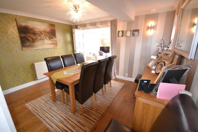 SEPARATE DINING ROOM