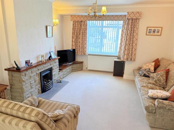 3 bed Semi-Detached for sale Image 4