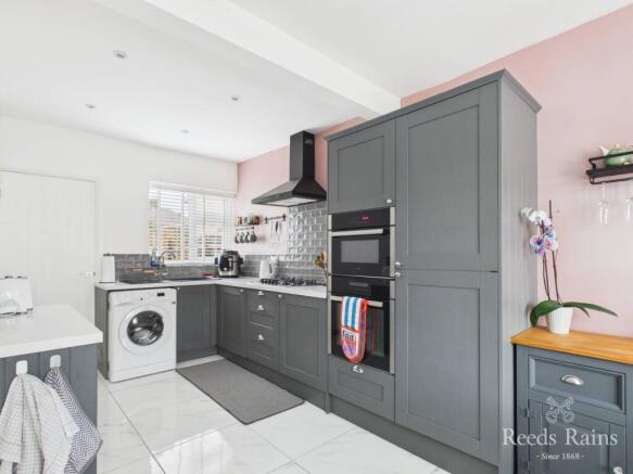 3 bed Semi-Detached for sale Image 6