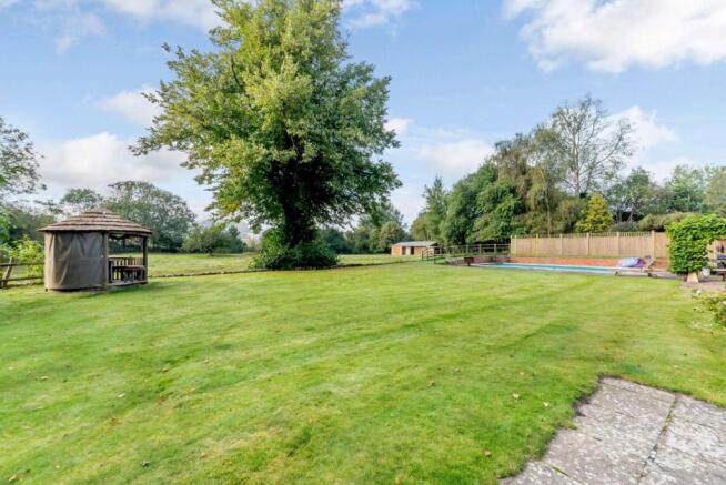 Garden/Swimming Pool