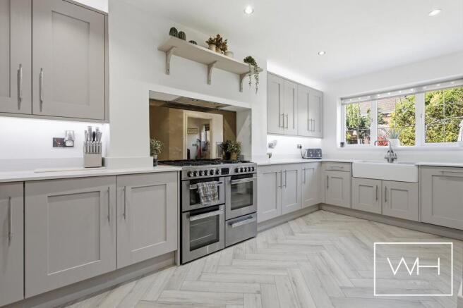 5 bed Detached for sale Image 7