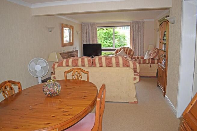 32 Pine Grove, living 1 new.jpg