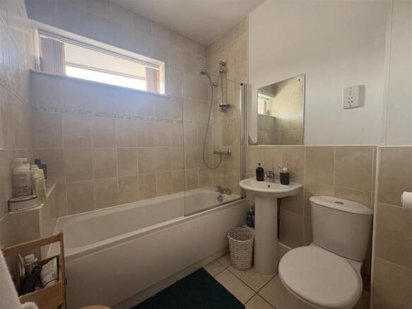 2 bed Flat to rent Image 4