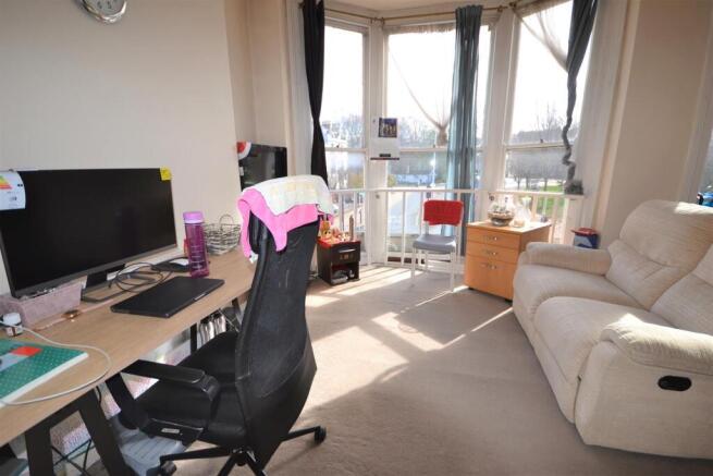 Open Plan Lounge / Kitchen