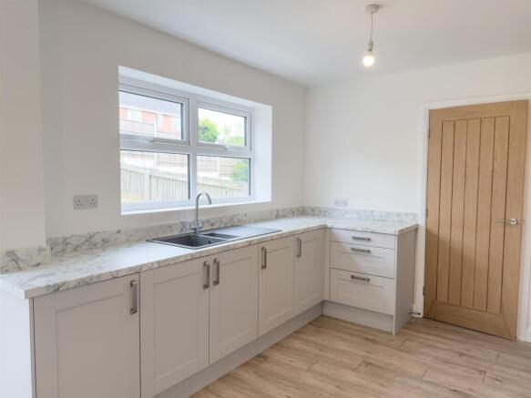 4 bed Detached for sale Image 12