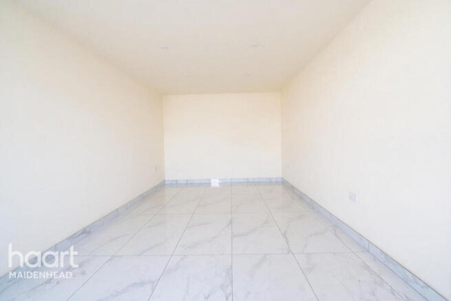 Mirador Crescent, SLOUGH photo 4