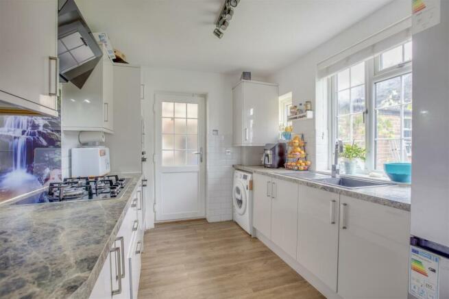 33 Shelburne Road, HP12 3NQ-8.jpg